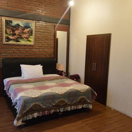 Villa Buleud Garut Buitenkant foto