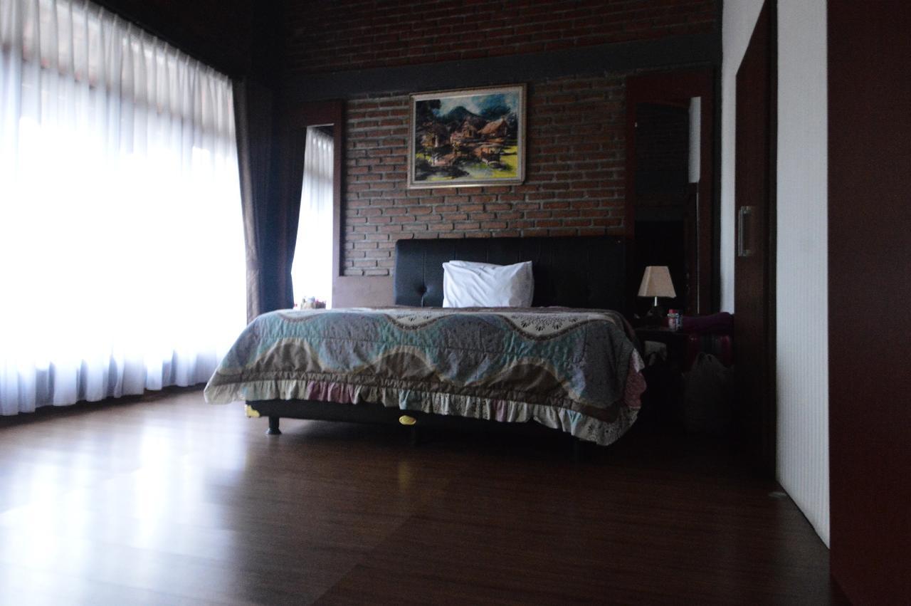 Villa Buleud Garut Buitenkant foto