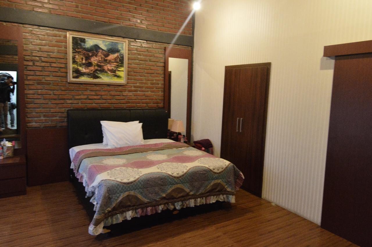 Villa Buleud Garut Buitenkant foto